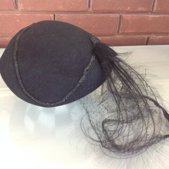 Adorable Vintage Ladies Hat Wool embellished with Feather and Netting